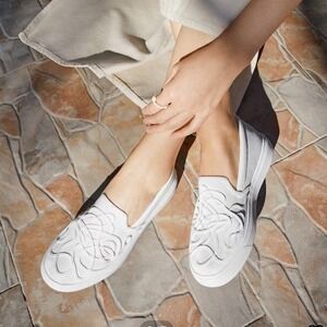 Vivaia Classic Slip-On Unisex Sneakers (V-Tune) W8 M5.5 White